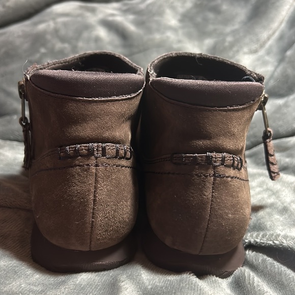 Like New Ladies Skechers Brown Leather Side Zip Ankle Boots, Sz 6.5, Sn 44721 - Picture 5 of 10